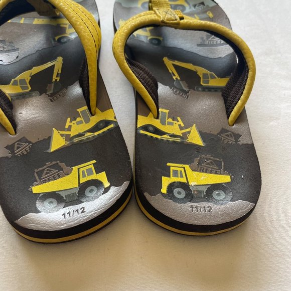 Reef Construction Truck Flip Flop Sandals size 11/12 - Picture 3 of 8